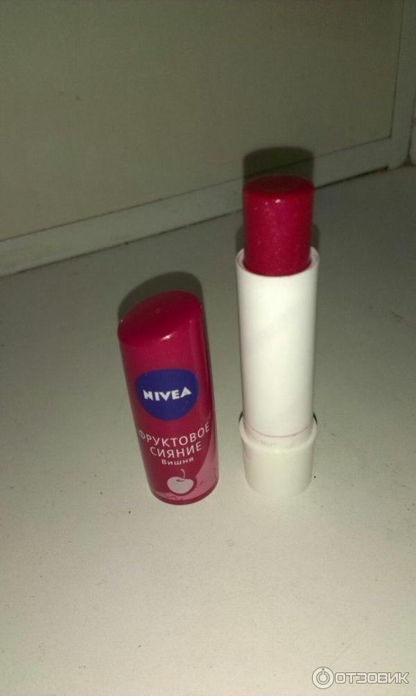 Бальзам для губ Nivea Фруктовое сияние Вишня фото