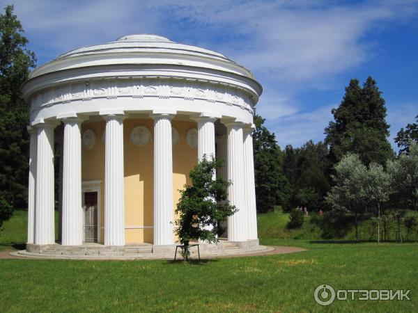 Павловский парк лето. Павильон Дружбы