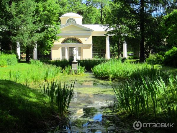 Павловский парк . Павильон Вольер