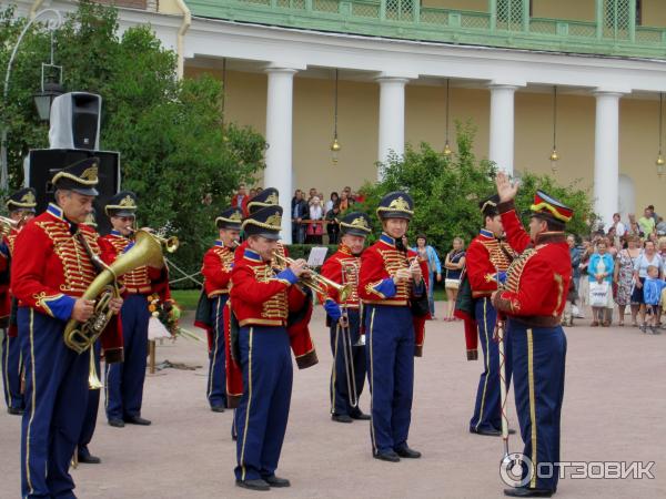 Павловский дворец Парадный плац. Выступление духового оркестра