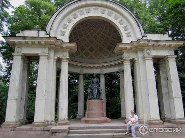 Павловский парк. Павильон Росси