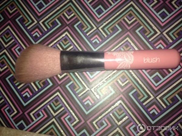 Кисть для румян Essence Blush Brush фото