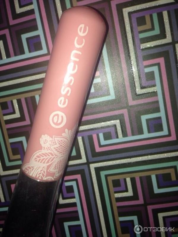 Кисть для румян Essence Blush Brush фото