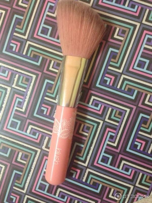 Кисть для румян Essence Blush Brush фото