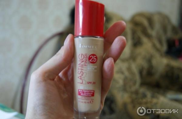 Тональный крем Rimmel Lasting Finish 25hour фото