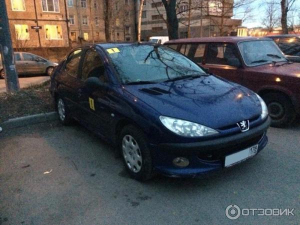 Автомобиль Peugeot 206 - седан фото