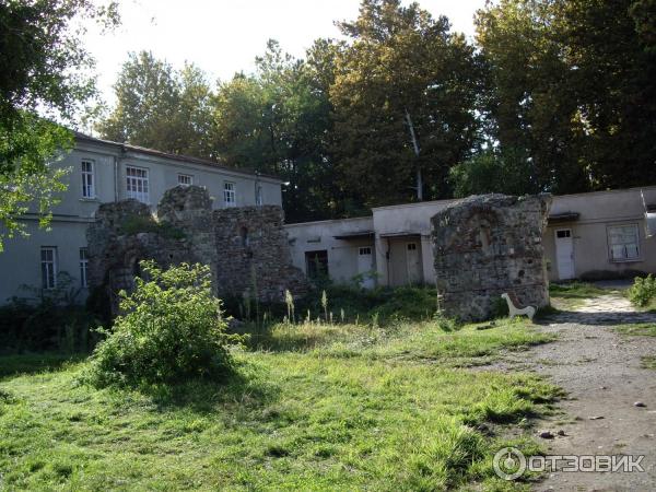 Развалины более древнего храма