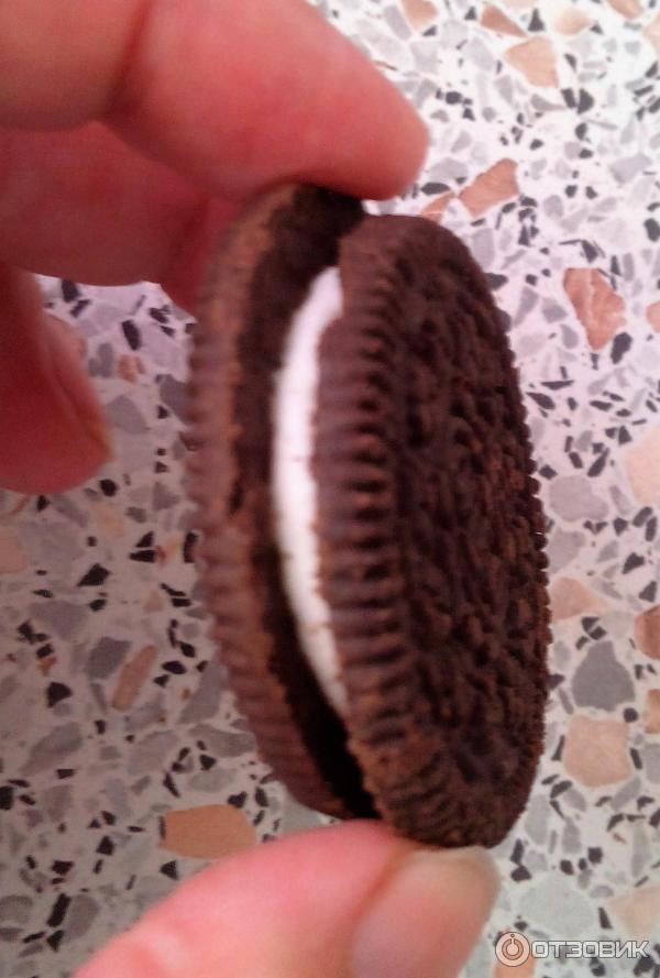 Печенье OREO с какао и кремовой начинкой фото