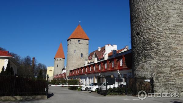 Крепостная стена и башни (Эстония, Таллинн) фото