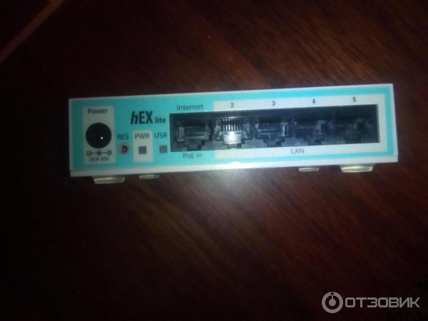 Роутер Mikrotik RB750r2 фото