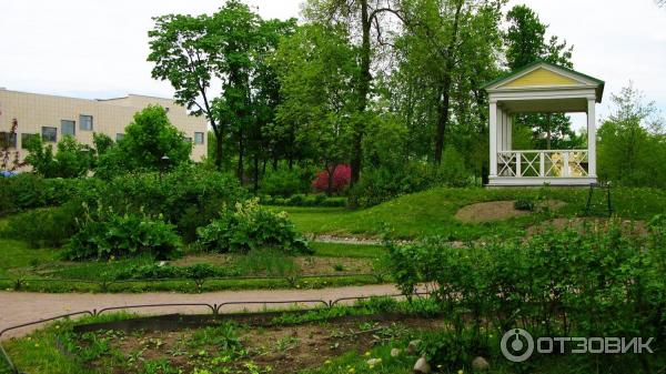 Польский сад Державина - первая беседка