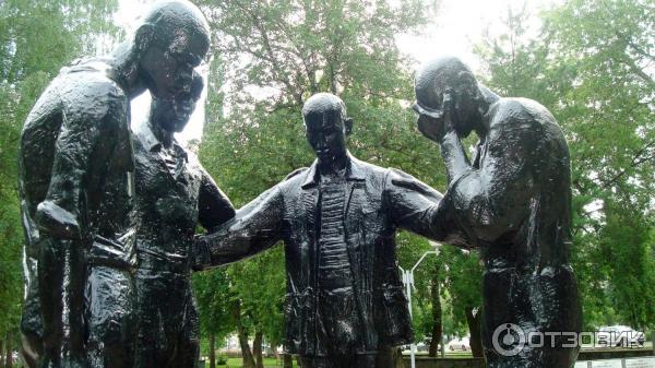 Мемориальная композиция Разорванное братство (Россия, Пермь) фото