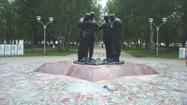 Мемориальная композиция Разорванное братство (Россия, Пермь) фото