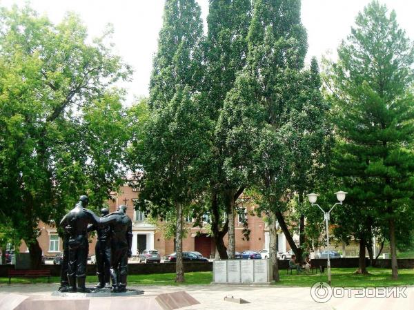 Мемориальная композиция Разорванное братство (Россия, Пермь) фото