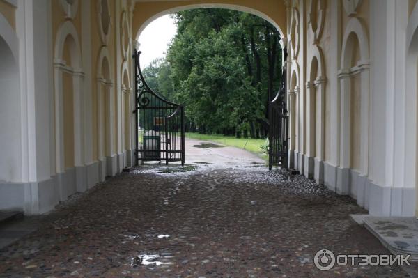 Катальная горка в дворцово-парковом ансамбле Ораниенбаум (Россия, Ломоносов) фото