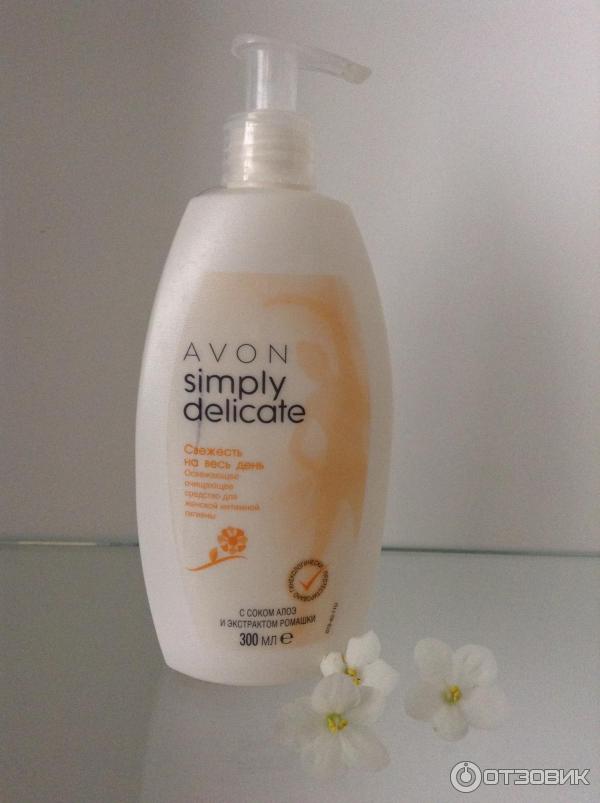 Освежающее очищающее средство для женской интимной гигиены Avon Simply Delicate с соком алоэ и экстрактом ромашки фото