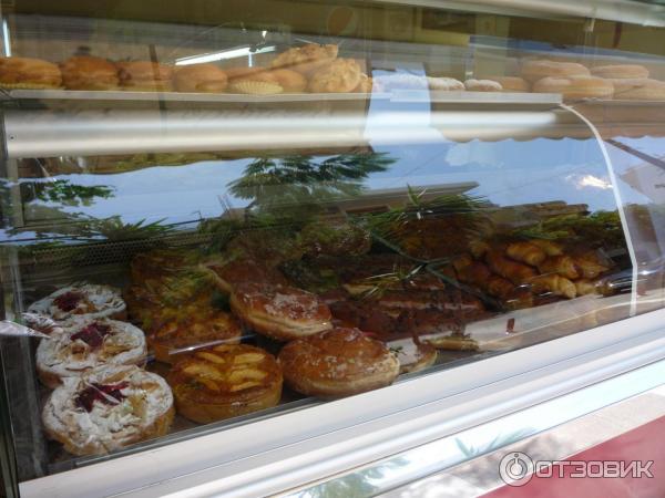 Булочки и пирожки, продаются почти на каждом углу