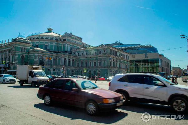 вид на Мариинский театр с Театральной площади