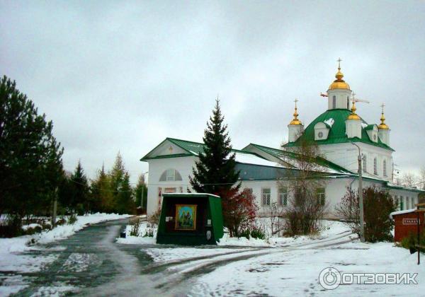 Смотровая площадка с бинокуляром у планетария (Россия, Пермь) фото