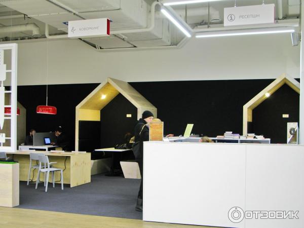 Зона ресепшен библиотеки в Охта Лаб