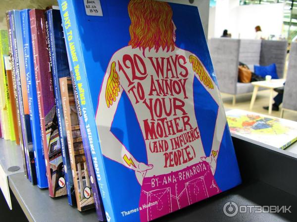 Стеллаж с детскими книгами в Охта Лаб