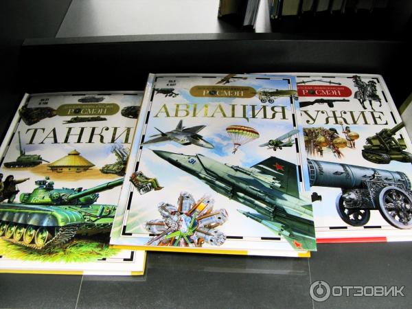 Стеллаж с детскими книгами в Охта Лаб
