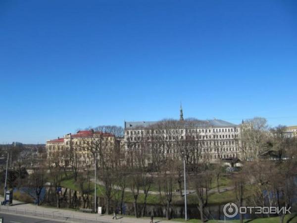 вид из окна номера на улицу