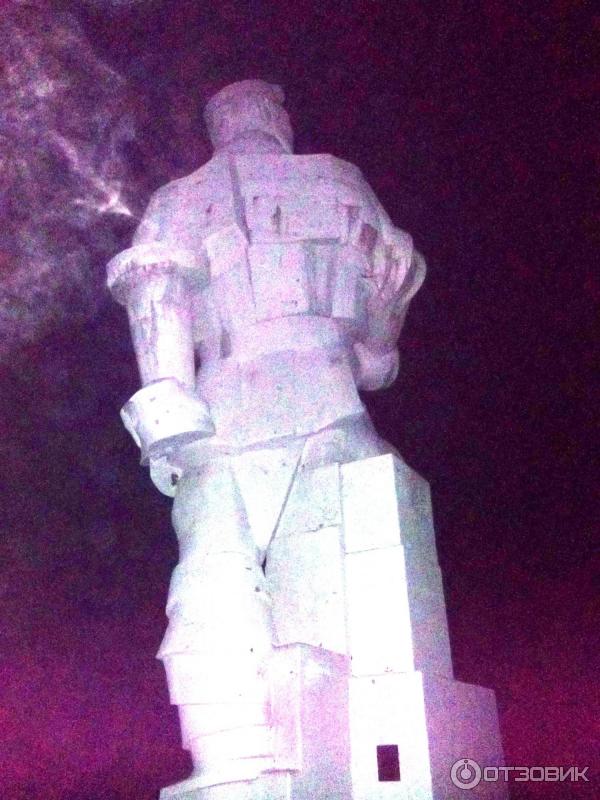 памятник Артему