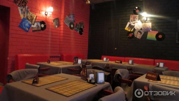 Бар 33 и 1/3 оренбург. Кафе бегемот оренбург. Бар 33 и 1/3 оренбург. Клуб 33/3 в оренбурге. Ретро клуб 33 оренбург.