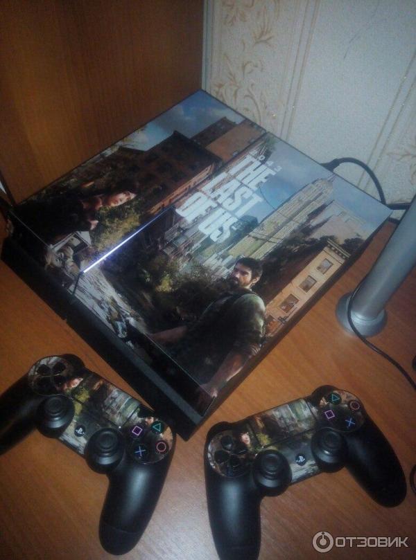 PS 4 с виниловой наклейкой