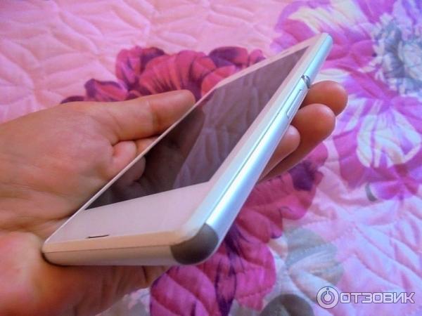 Смартфон Sony Xperia E3 фото