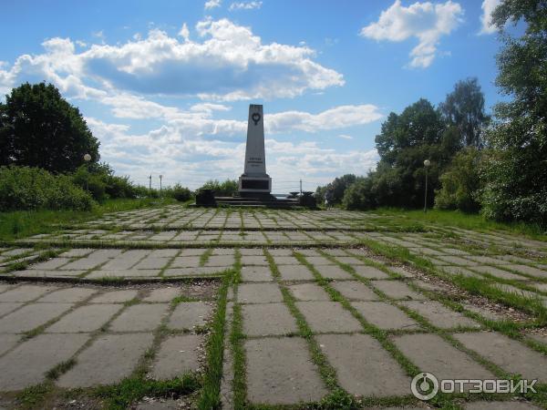 Обелиск жертвам интервенции на Набережной Северной Двины в Архангельске