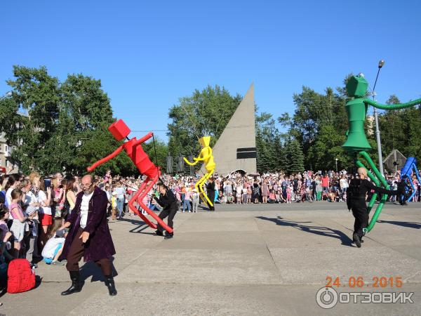 Фестиваль уличных театров на Набережной Северной Двины в Архангельске