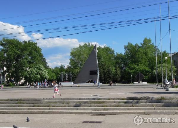 Монумент Победы и вечный огонь в Архангельске