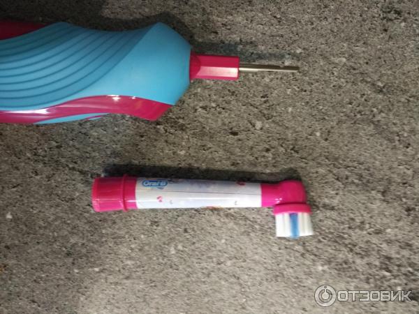 Электрическая детская зубная щетка Oral-B Stages Power фото