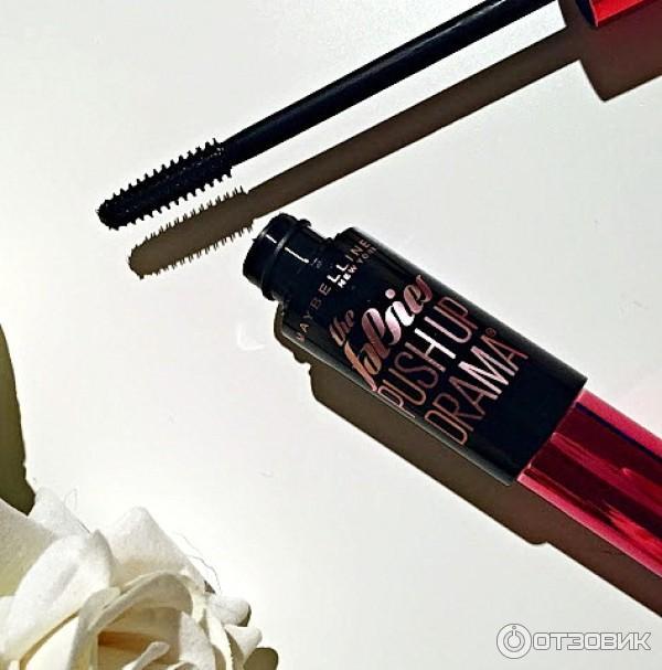 MAYBELLINE Тушь для ресниц с эффектом накладных ресниц The Falsies Push Up