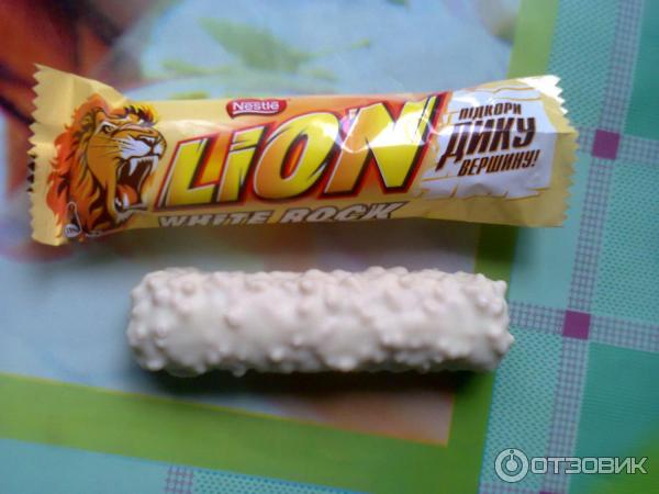 Шоколадный батончик Nestle Lion White Rock фото