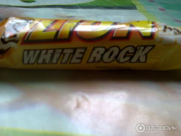 Шоколадный батончик Nestle Lion White Rock фото