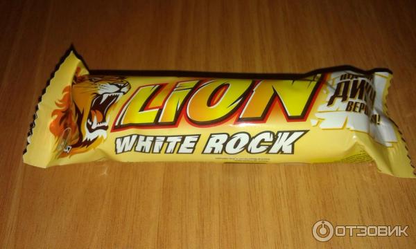 Шоколадный батончик Nestle Lion White Rock фото