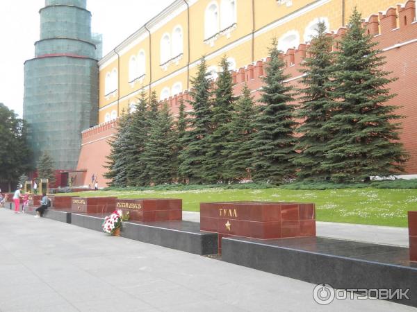 Аллея городов героев в москве. Мемориал городам воинской славы в москве. Аллея городов героев в москве в александровском саду одесса. Города герои гранитная аллея в москве. Аллея городов героев в киеве фото.