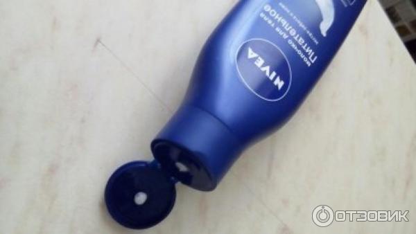 Питательное молочко для тела Nivea Для очень сухой кожи с миндальным маслом фото