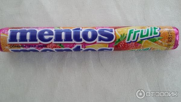 Жевательные драже Perfetti Van Melle Mentos со вкусом фруктов фото