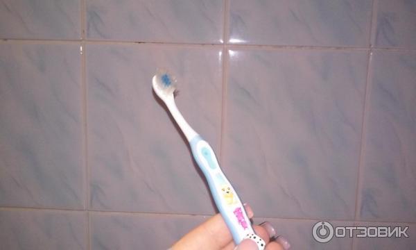 Детская зубная щетка Colgate Smiles 0-2 года фото