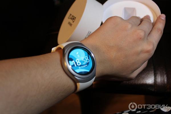 Умные часы Samsung Gear S2 фото