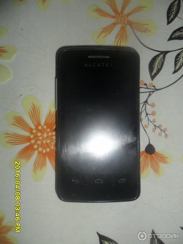 Смартфон Alcatel ONE TOUCH 4007D вид спереди