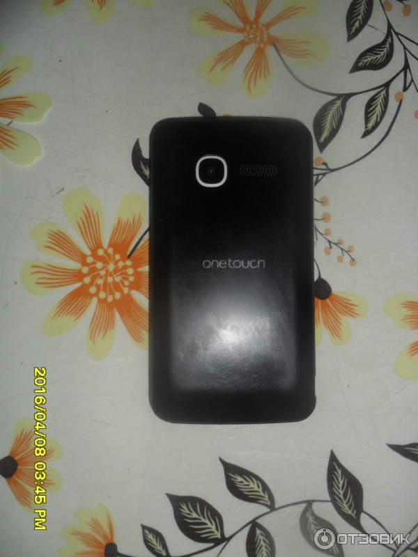 Смартфон Alcatel ONE TOUCH 4007D вид сзади