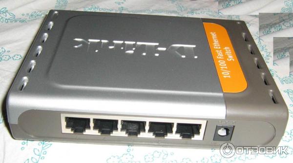 D-link des-1005d. Коммутатор d-link des-1005d/о2в. Куда вставлять питание сети des 12 10 28 Switch d link.