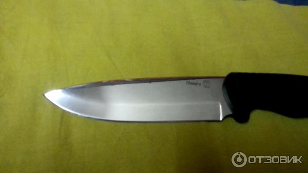Лезвие. Просто и удобно. С одной стороны набито название модели (Навага).
