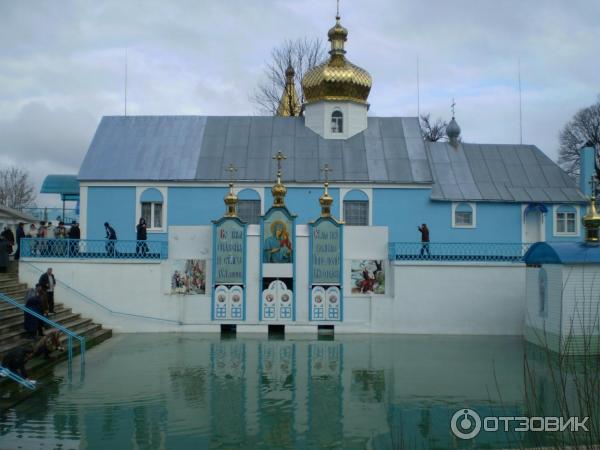 Почаевская лавра. Источник Св. Анны (Украина, Почаев) фото