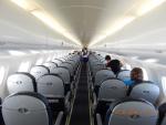 Самолет Embraer ERJ-190 фото